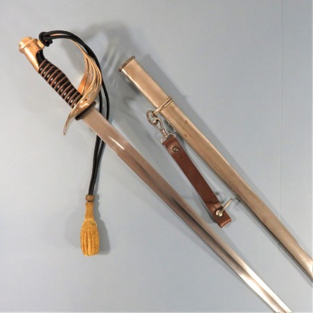 SABRE MODELE 1890 POUR OFFICIERS D'INFANTERIE GARDE DU TYPE COLONEL DERUE LAME DROITE FAB. B.F.