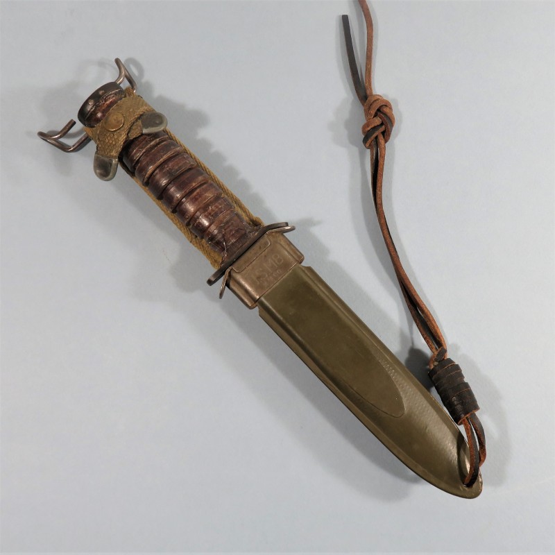 COUTEAU DE COMBAT USM3 CAMILLUS MARQUAGE GARDE FOURREAU USM8  B.M.CO. NUMEROTE SUR LE POMMEAU