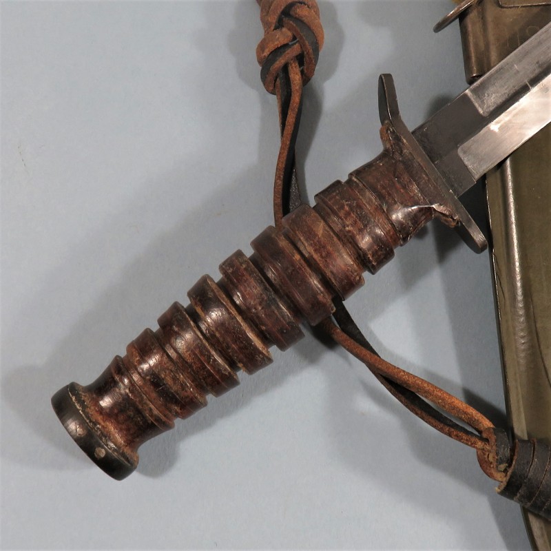 COUTEAU DE COMBAT USM3 CAMILLUS MARQUAGE GARDE FOURREAU USM8  B.M.CO. NUMEROTE SUR LE POMMEAU