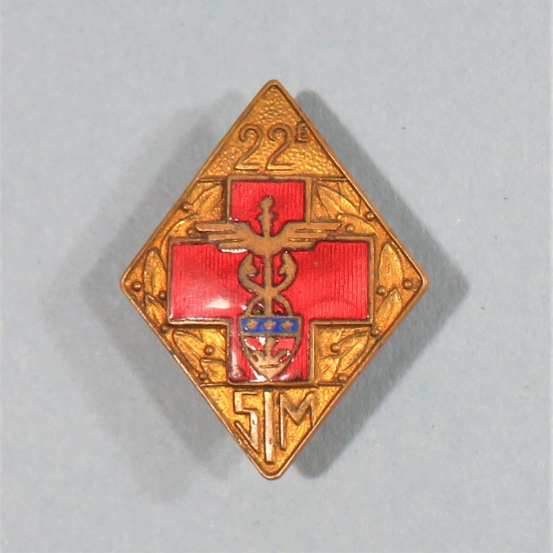 INSIGNE MILITAIRE SERVICE DE SANTE 22 ème SIM SECTION D'INFIRMIERS MILITAIRES FAB. CHOBILLON PARIS