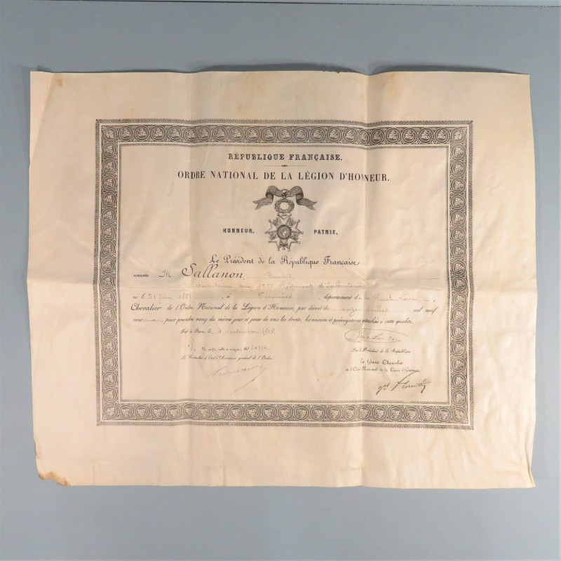 DIPLME DE LA MEDAILLE DE CHEVALIER DE L'ORDRE DE LA LEGION D'HONNEUR ATTRIBUEE AU CAPITAINE SALLANON DU 155 ème RI EN 1902