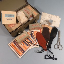 CAISSE DE JEEP FIRST AID KIT BOITE PREMIERS SECOURS FRANCAISE N° XI ANNEES 1950 INDOCHINE ALGERIE