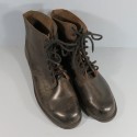 BRODEQUINS CHAUSSURES MILITAIRE EN CUIR NOIR MODELE 1945 ARMEE FRANCAISE INDOCHINE ALGERIE DATEE 1948 TAILLE 44