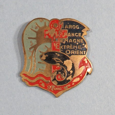 INSIGNE MILITAIRE RARE PREMIER TYPE 9 ème DIVISION D'INFANTERIE COLONIALE FABRICATION LOCALE ARMEE DE LIBERATION