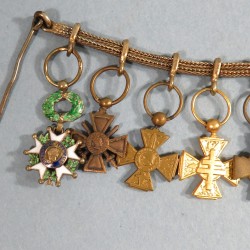 CHAINE OU BARRETTE DE 10 REDUCTIONS MEDAILLES MILITAIRES ANCIEN DE LA SECONDE GUERRE FRANCE LIBRE DEPORTE MILICE DE JESUS °