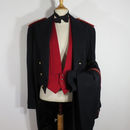 UNIFORME DE GALA DE COLONEL DE SPAHIS VESTE A QUEUE DE PIE PANTALON ET GILET ROUGE TRADITION CAVALERIE DATE 1953