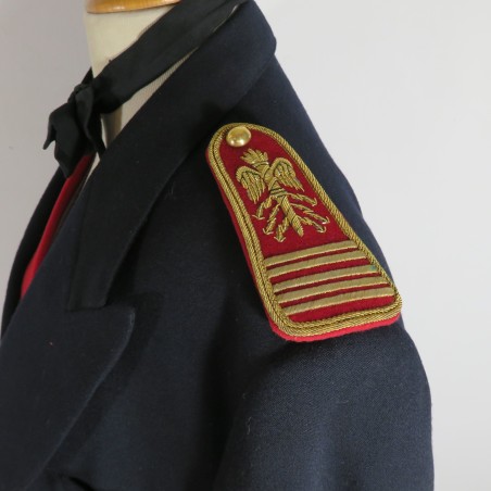 UNIFORME DE GALA DE COLONEL DE SPAHIS VESTE A QUEUE DE PIE PANTALON ET GILET ROUGE TRADITION CAVALERIE DATE 1953