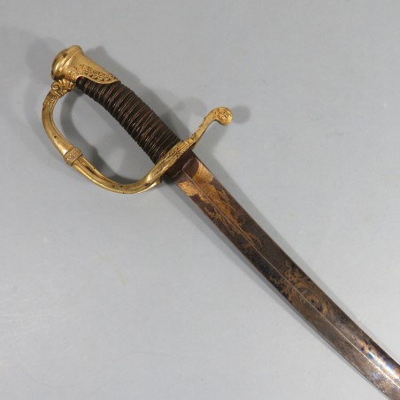 SABRE D'OFFICIER D'INFANTERIE MODELE 1821 LAME DECOREE DE LA GARDE NATIONALE DE PARIS 27 28 29 JUILLET 1830