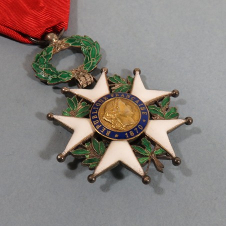 FRANCE MEDAILLE DE CHEVALIER DE L'ORDRE DE LA LEGION D'HONNEUR 3 ème REPUBLIQUE EN ARGENT