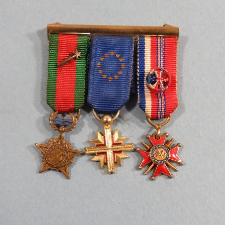 FRANCE BARRETTE DE 3 REDUCTIONS ANCIEN COMBATTANT 1944 1945 RHIN DANUBE EUROPE ET MERITE FRANCO ANGLAIS °