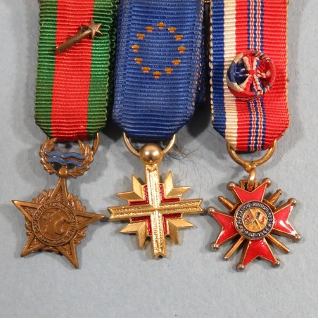 FRANCE BARRETTE DE 3 REDUCTIONS ANCIEN COMBATTANT 1944 1945 RHIN DANUBE EUROPE ET MERITE FRANCO ANGLAIS °