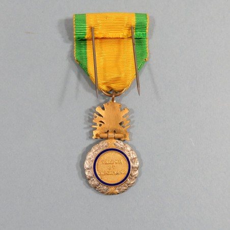 FRANCE ORDRE DE LA MEDAILLE MILITAIRE 3 ème REPUBLIQUE VALEUR ET DISCIPLINE EN ARGENT DANS SA BOITE CARTON