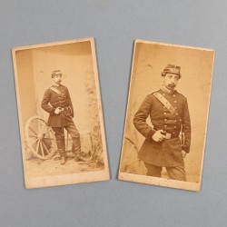 LOT DE 2 PHOTOS CDV D'UN INFIRMIER MEDECIN GARDE MOBILE OU NATIONAL INFANTERIE SECOND EMPIRE FRANCS TIREURS 1870-1871