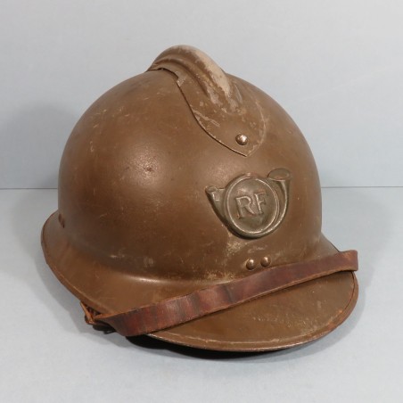 CASQUE FRANCAIS MODELE 1926 POUR LES CHASSEURS ALPINS OU A PIED INSIGNE CHASSEUR MODELE 1915 DUCELLIER 1938 PARIS