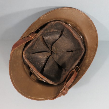 CASQUE FRANCAIS MODELE 1926 POUR LES CHASSEURS ALPINS OU A PIED INSIGNE CHASSEUR MODELE 1915 DUCELLIER 1938 PARIS