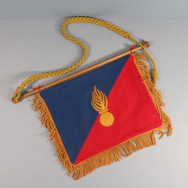FANION DE CLAIRON OU DE TROMPETTE DE REGIMENT D'INFANTERIE  ET ALPINE RI RIA AVEC FOURRAGERE DE LA MEDAILLE MILITAIRE