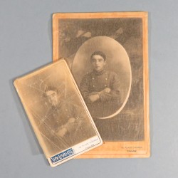 ENSEMBLE DE 2 PHOTOS D'UN SOLDAT DU 8 REGIMENT D'INFANTERIE COLONIALE  FORMAT 16.5 X 11 cm ET CDV GUERRE 1914 1918