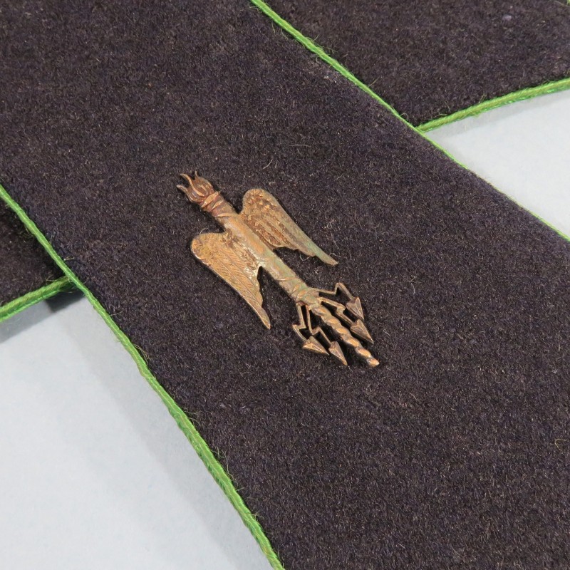 PAIRE D'EPAULETTES EPAULETTE D'OFFICIER AVEC INSIGNE ETAT MAJOR ET BORDEES DE SOUTACHE VERTE 1945-1950