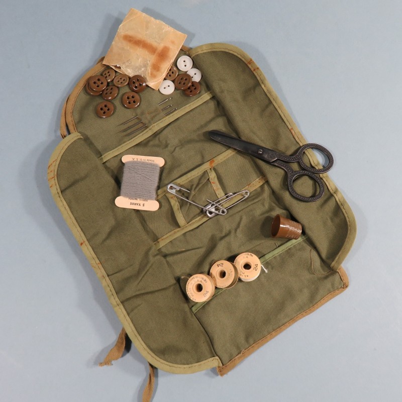 TROUSSE DE COUTURE EQUIPEMENT INDIVIDUEL WAAC OU DES GI MILITARIA US WW2