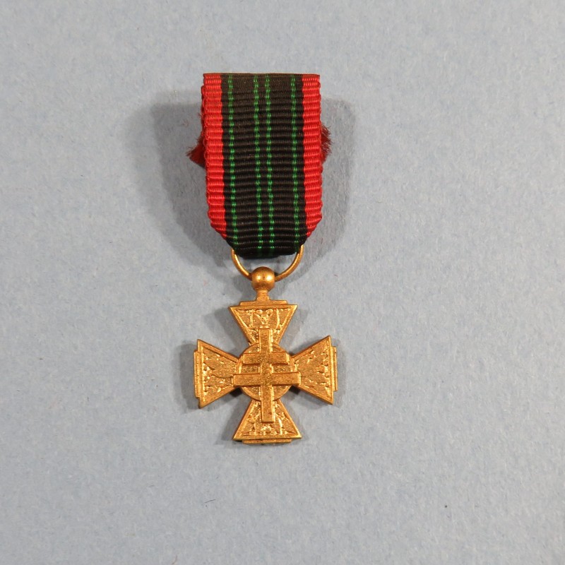 FRANCE REDUCTION DE LA MEDAILLE CROIX DES COMBATTANTS VOLONTAIRES DE LA RESISTANCE 1939-1945 °