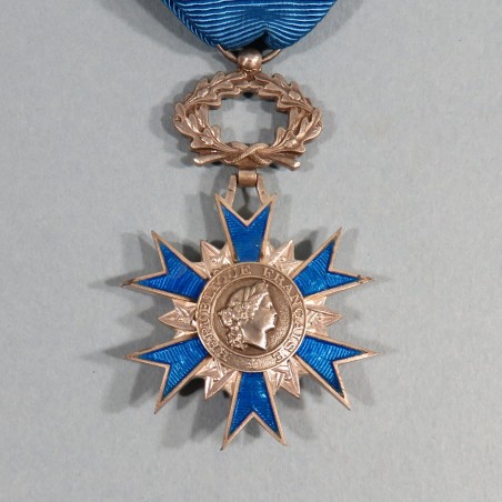 FRANCE MEDAILLE DE CHEVALIER DE L'ORDRE NATIONAL DU MERITE ONM FABRICATION EN ARGENT DE LA MONNAIE DE PARIS BOITE