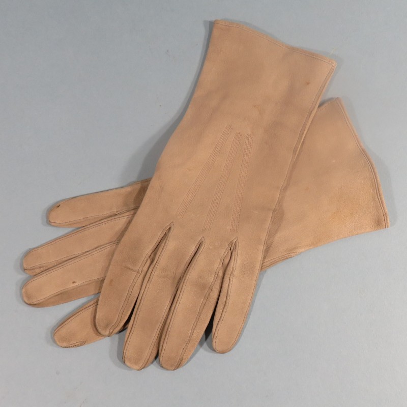 PAIRE DE GANTS EN CUIR GRIS POUR OFFICIERS FRANCAIS OU ALLEMAND TAILLE 7.1/2 WH WEHRMACHT DENT'S OWN MAKE