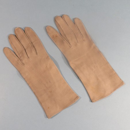 PAIRE DE GANTS EN CUIR GRIS POUR OFFICIERS FRANCAIS OU ALLEMAND TAILLE 7.1/2 WH WEHRMACHT DENT'S OWN MAKE