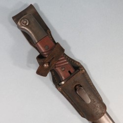BAIONNETTE ALLEMANDE 98K AVEC SON CUIR FOURREAU ET BAIONNETTE DATES 1944 PORTE BAIONNETTE DATE 1943