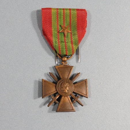 CROIX DE GUERRE 1939-1945 DATE 1939 AVEC UN RUBAN DE TISSAGE AFRIQUE DU NORD OU ITALIE UNE ETOILE POUR UNE CITATION