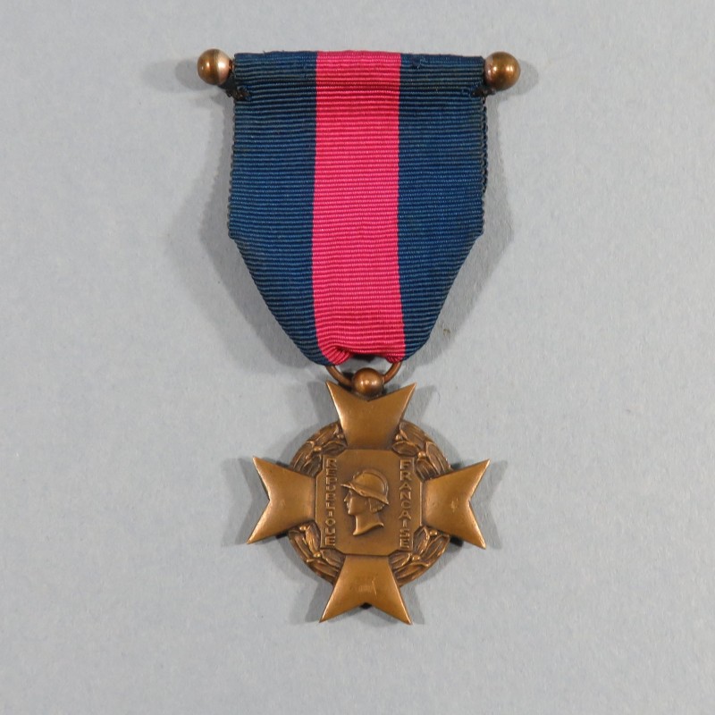 FRANCE MEDAILLE OU CROIX DES SERVICES MILITAIRES VOLONTAIRES OU MERITE MILITAIRE SECOND MODELE CLASSE BRONZE