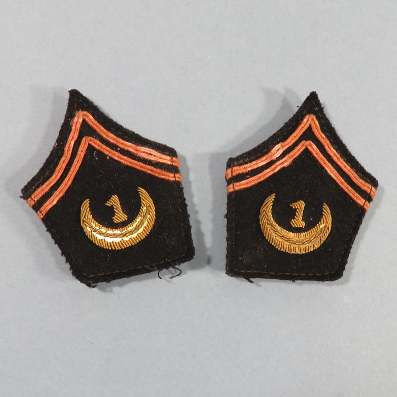 PAIRE DE PATTES DE COL DU 1 er REGIMENT DE ZOUAVES POUR UNIFORME D'OFFICIER CAMPAGNE 1939-1940