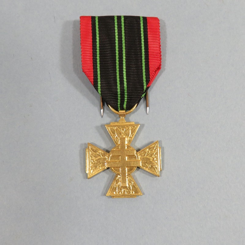 FRANCE MEDAILLE OU CROIX DES COMBATTANTS VOLONTAIRES DE LA RESISTANCE 1939-1945