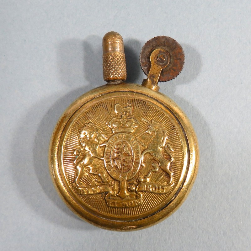 BRIQUET DE POILUS PORTRAIT DE SOLDAT ET BLASON ANGLAIS ARTISANAT DE TRANCHEE SOUVENIR DE LA GUERRE 1914 1918