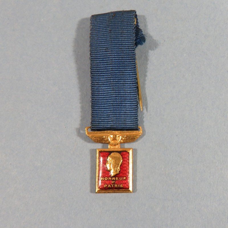 FRANCE REDUCTION DE LA MEDAILLE DE CHEVALIER DE L'ORDRE DE L'AERONAUTIQUE MILITAIRE 1945 FRENCH AERONAUTICS MEDAL °