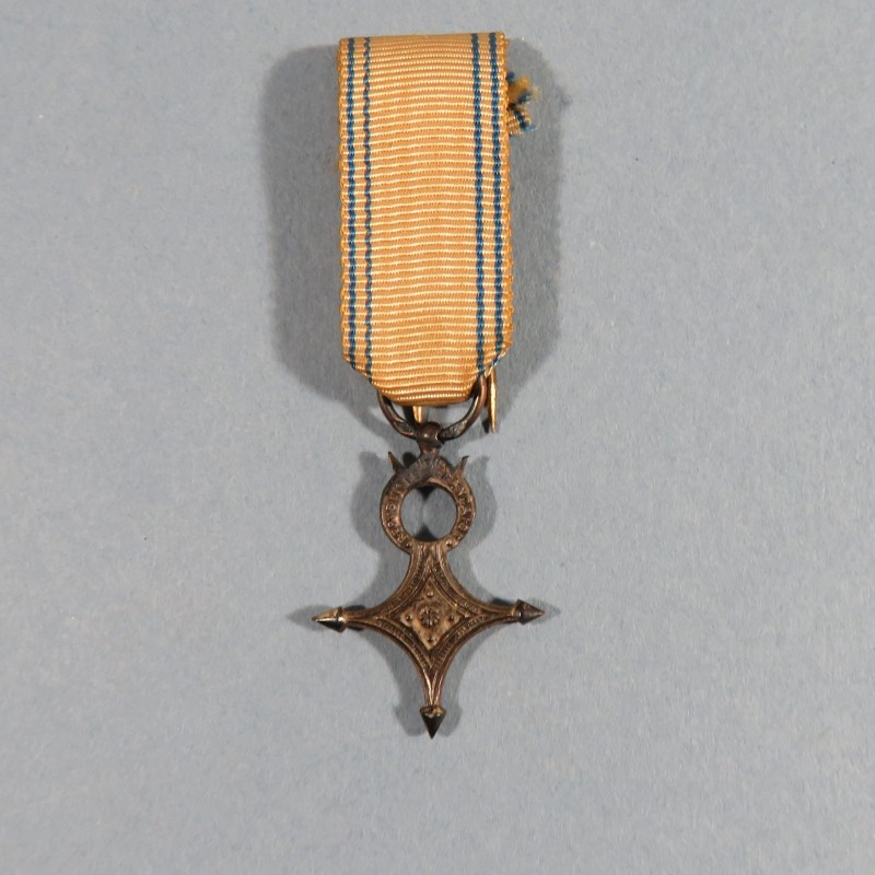 FRANCE REDUCTION DE LA MEDAILLE DE CHEVALIER DE L'ORDRE DU MERITE SAHARIEN SAHARIAN MERIT SILVER MEDAL °