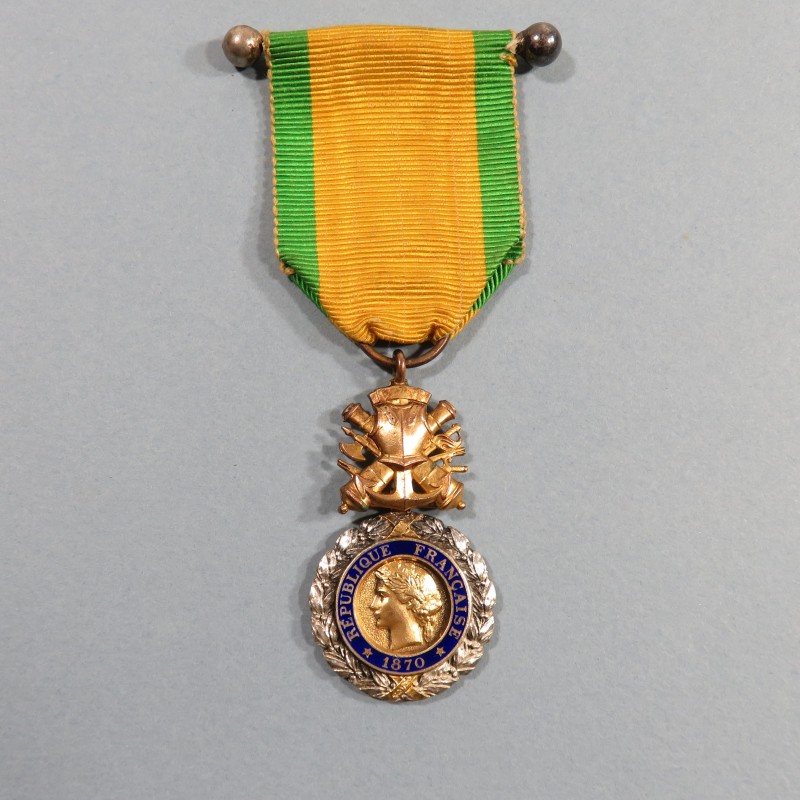 FRANCE MEDAILLE MILITAIRE 3 ème REPUBLIQUE VALEUR ET DISCIPLINE EN ARGENT POINCONNE MONNAIE DE PARIS ATTACHE A BOULES