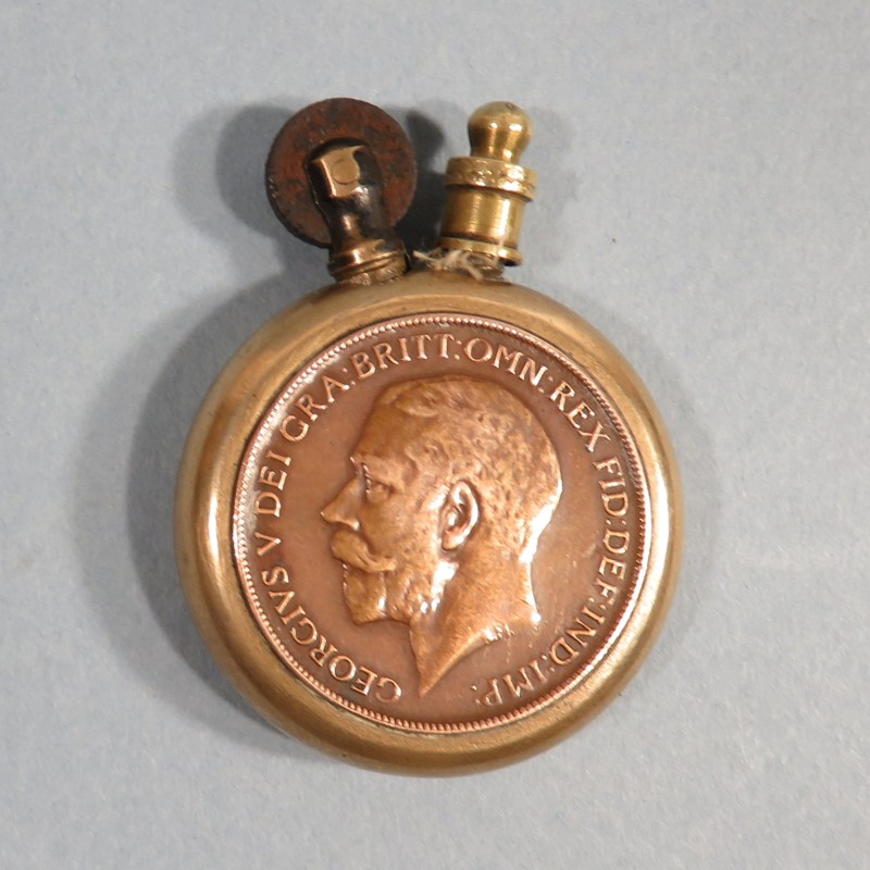 BRIQUET DE POILUS FRANCO ANGLAIS AVEC PIECES DE MONNAIES ARTISANAT DE TRANCHEE SOUVENIR DE LA GUERRE 1914 1918