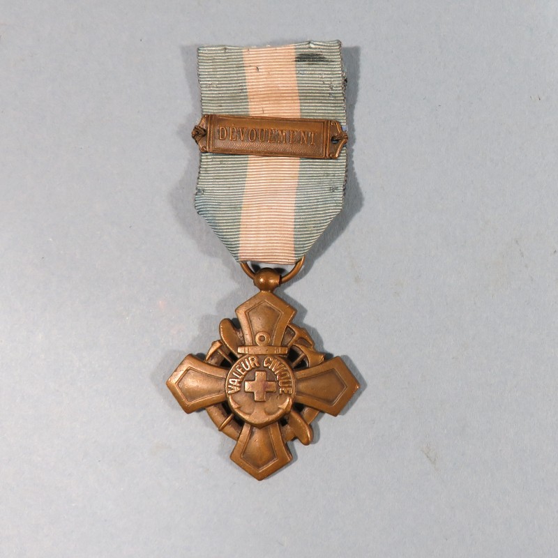 MEDAILLE DE SAUVETAGE VALEUR CIVIQUE F.N.S. FEDERATION NATIONALE DE SAUVETAGE SAUVETEUR BARRETTE DEVOUEMENT