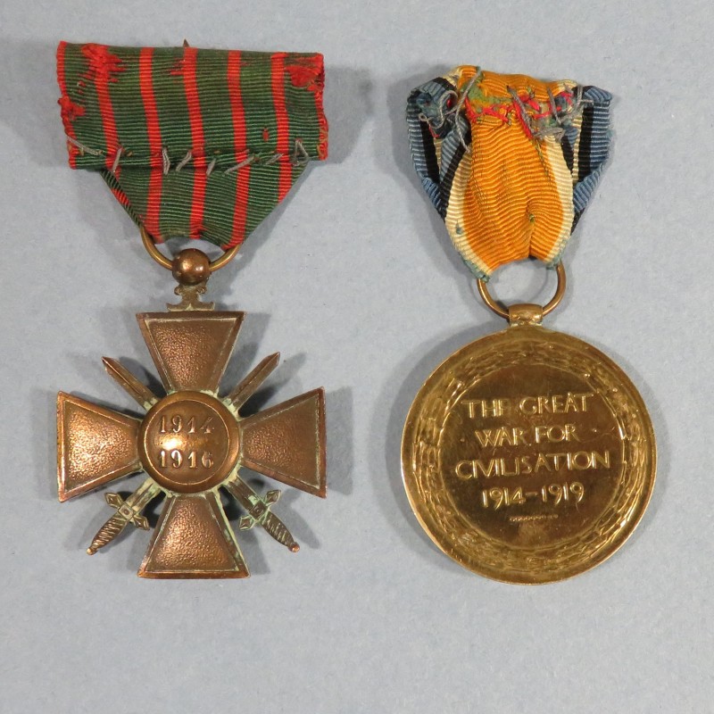 MEDAILLE ANCIEN SECONDE CLASSE BRITISH OU CANADA CROIX DE GUERRE ET INTERALLIEE 5201810 PTE. R. MOQUIN. C.A.M.C.