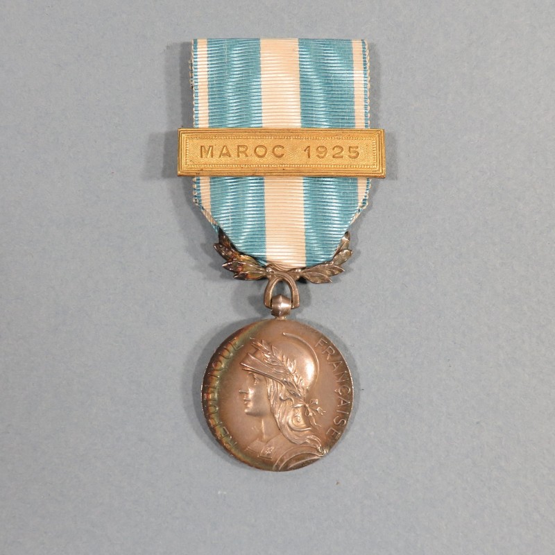 MEDAILLE COLONIALE BELIERE UNIFACE DE LA MONNAIE DE PARIE EN ARGENTE AVEC BARRETTE MAROC 1925 FABRICATION MOURGEON