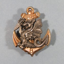 INSIGNE MILITAIRE DU 8 ème REGIMENT DE PARACHUTISTES D'INFANTERIE DE MARINE 8° RPIMA FABRICATION DELSART