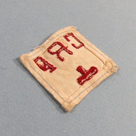 INSIGNE DE LA CROIX ROUGE SERVICE DE SANTE INFIRMIERE AFAT AUXILIAIRES FEMININES DE L'ARMEE DE TERRE 1939 1945