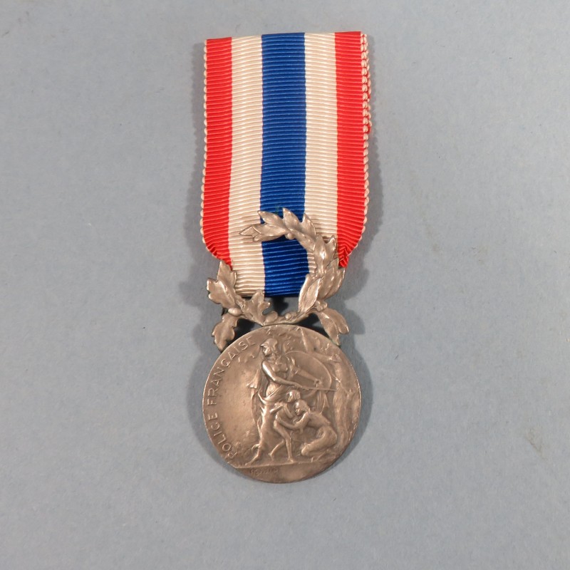 FRANCE MEDAILLE D'HONNEUR DE LA POLICE MODELE DE 1903 EN ARGENT NON ATTRIBUEE