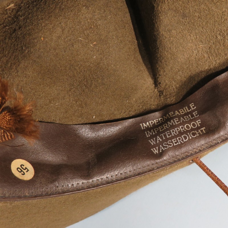 CHAPEAU SCOUT 4 BOSSES DE TYPE CANADIEN OU USMC FABRICATION ANNEES 1960-1970 AVEC INSIGNE SDF SCOUTS DE FRANCE