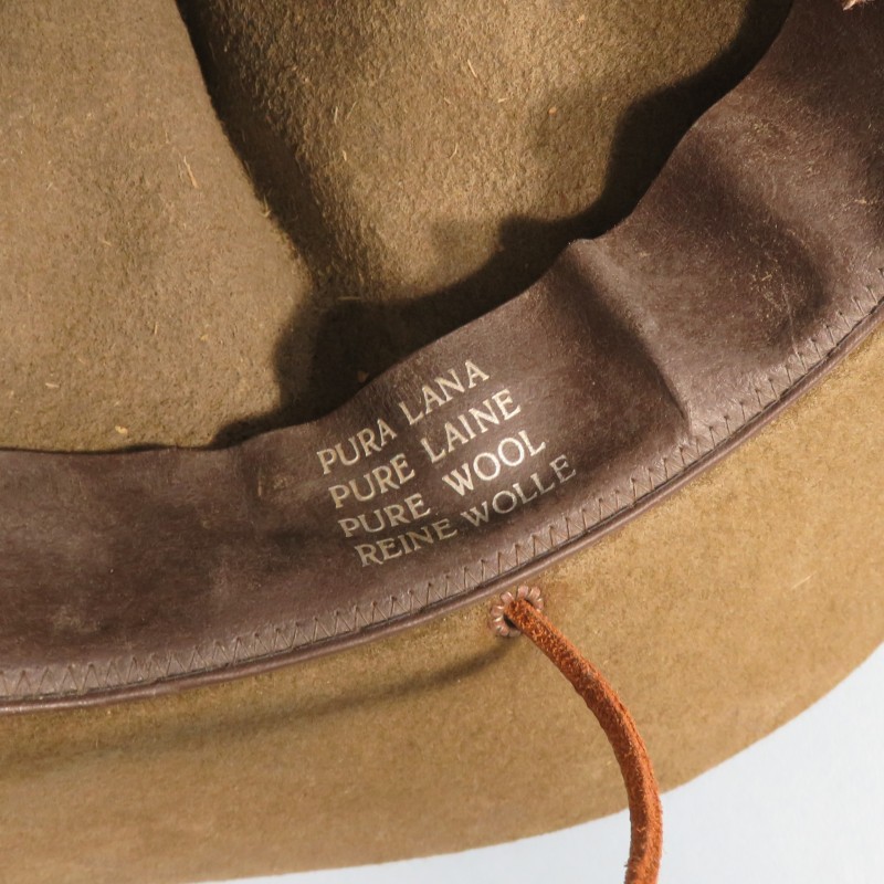 CHAPEAU SCOUT 4 BOSSES DE TYPE CANADIEN OU USMC FABRICATION ANNEES 1960-1970 AVEC INSIGNE SDF SCOUTS DE FRANCE