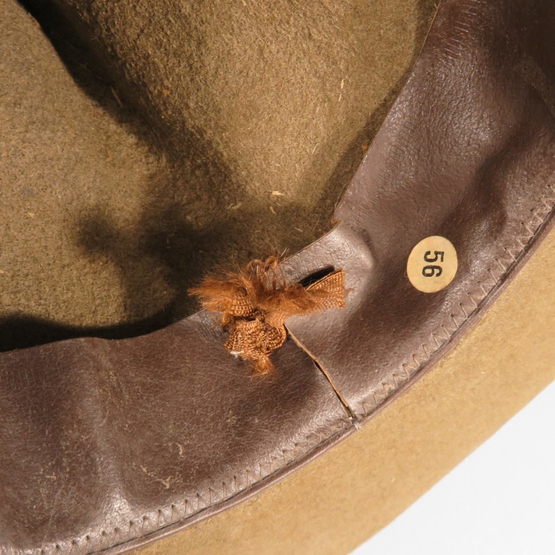 CHAPEAU SCOUT 4 BOSSES DE TYPE CANADIEN OU USMC FABRICATION ANNEES 1960-1970 AVEC INSIGNE SDF SCOUTS DE FRANCE