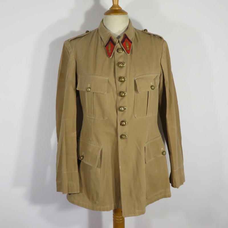 VESTE D'UNIFORME D'OFFICIER MODELE 1920 /29 ETAT MAJOR D'UN REGIMENT D'ARTILLERIE COULEUR BEIGE SABLE