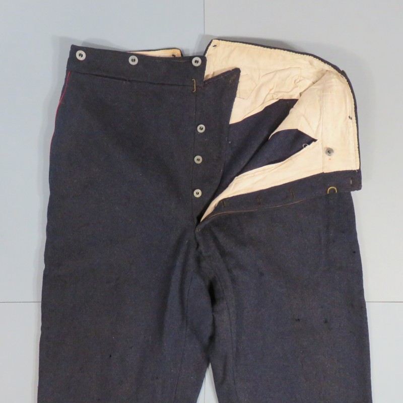 PANTALON TROUPE BLEU A SOUTACHES ROUGE POUR L'INFANTERIE COLONIALE 1900 OU 1931 OU SAPEURS POMPIERS DOUBLURE BLANCHE