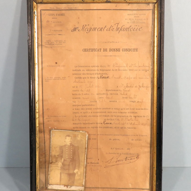 CADRE ET PHOTOT CERTIFICAT DE BONNE CONDUITE Au 141 ème REGIMENT DE LIGNE D'UN CAPORAL DATE 1885