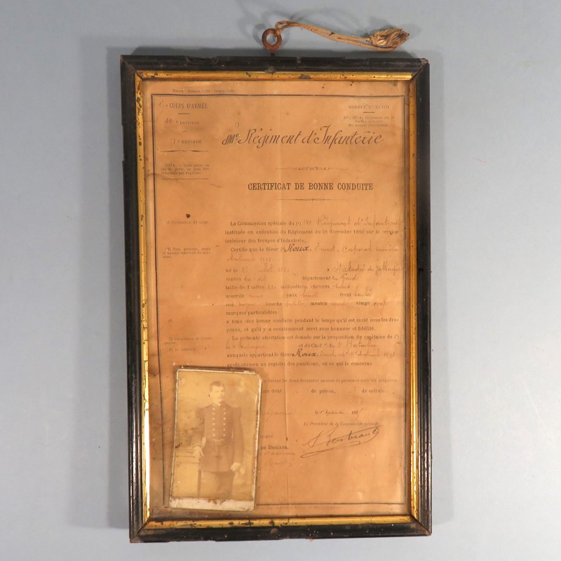 CADRE ET PHOTOT CERTIFICAT DE BONNE CONDUITE Au 141 ème REGIMENT DE LIGNE D'UN CAPORAL DATE 1885